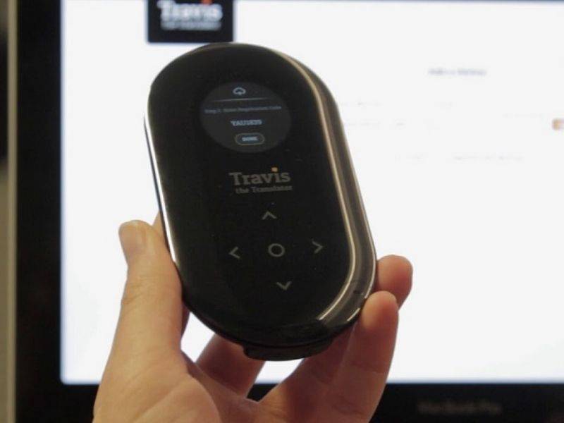 Travis Touch One là thiết bị dịch thuật cầm tay hỗ trợ hơn 100 ngôn ngữ