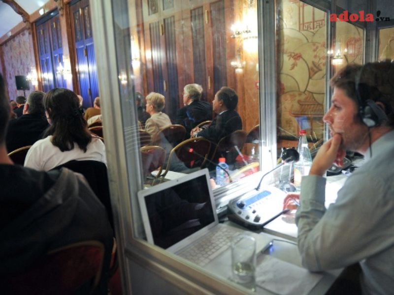 Định Nghĩa Về Simultaneous Interpretation